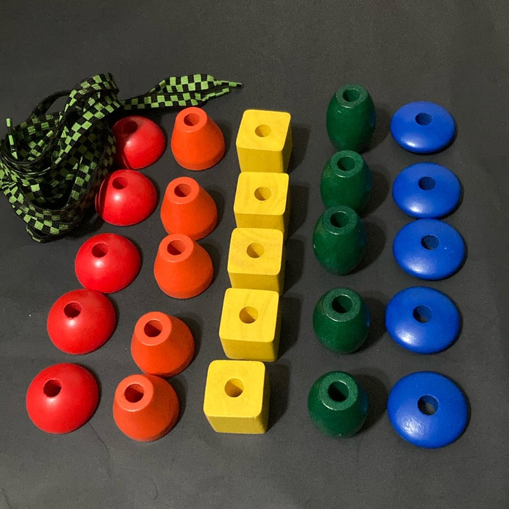 PRIMARY WOODEN LACING BEADS (25 beads)
